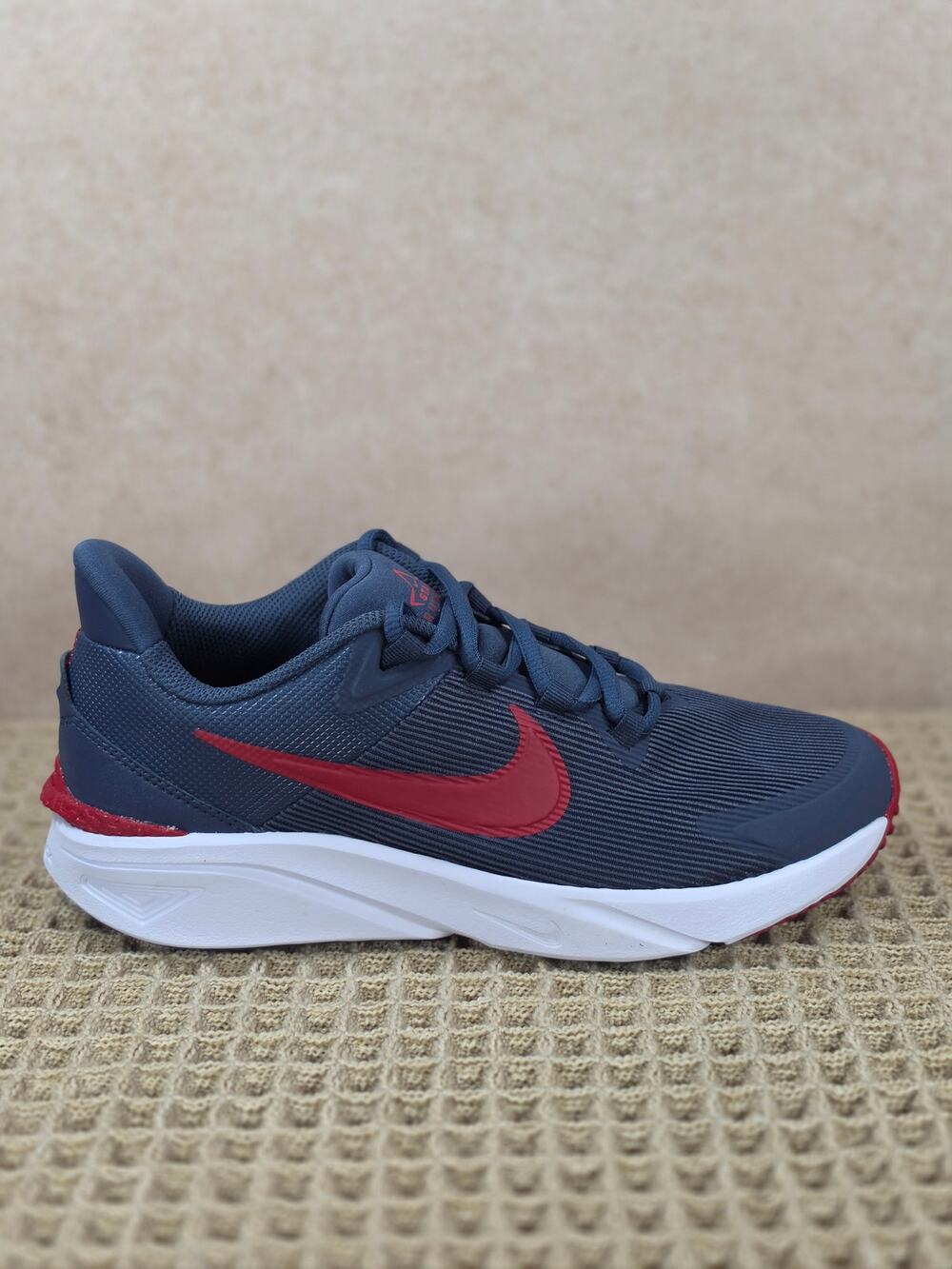 Nike Star Runner 4 NN DX7615‑406 Youth 7 / Women’s 8.5 Blue Red – Brand New